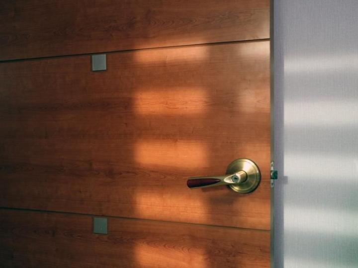 Quels sont les avantages des portes en acier par rapport aux portes en bois ? Rive-Sud de Montréal